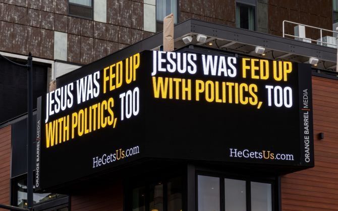 Billboard uit de campagne "He Gets Us". beeld He Gets Us