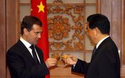 De Russische president Dmitri Medvedev en zijn Chinese ambtgenoot Hu Jintao. Foto EPA