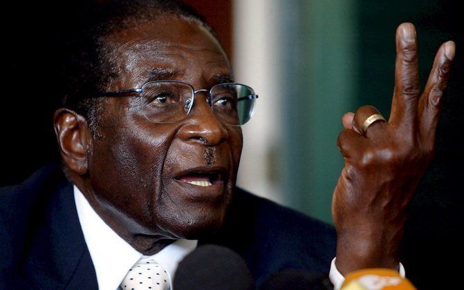 President Robert Mugabe van Zimbabwe sluit niet uit dat hij met de oppositie rond de tafel gaat zitten, maar eerst wil hij de verkiezingen afwachten. Foto EPA