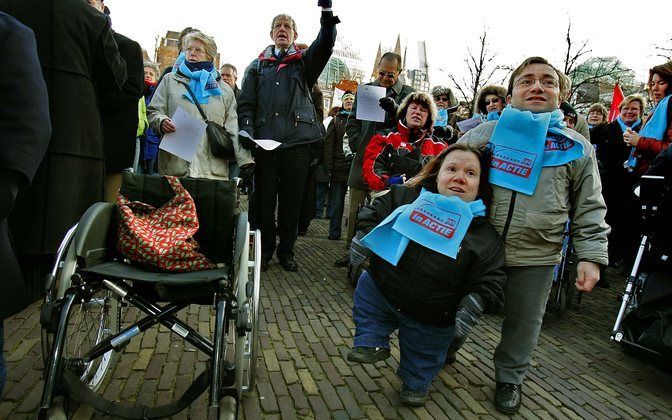 Minister Donner (Sociale Zaken) wil jonggehandicapten eerder de kans geven om hun Wajong–uitkering met werk aan te vullen tot tenminste het minimumloon. Foto ANP