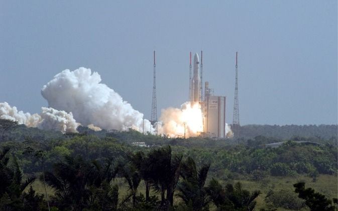 KOUROU - Lancerinng van de raket Ariane met daarin de ruimteteleschoop Herschel in mei 2009. Foto EPA