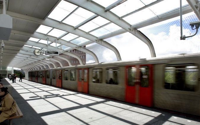 Door het ongeval rijden er geen metro’s tussen het Centraal Station en station Nieuwmarkt. Foto ANP