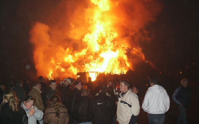 Vreugdevuur tijdens de vorige jaarwisseling in Veen. Foto Partyflock