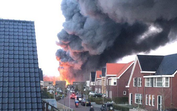 Grote brand in Kapelle. beeld Twitter, @marvinafca