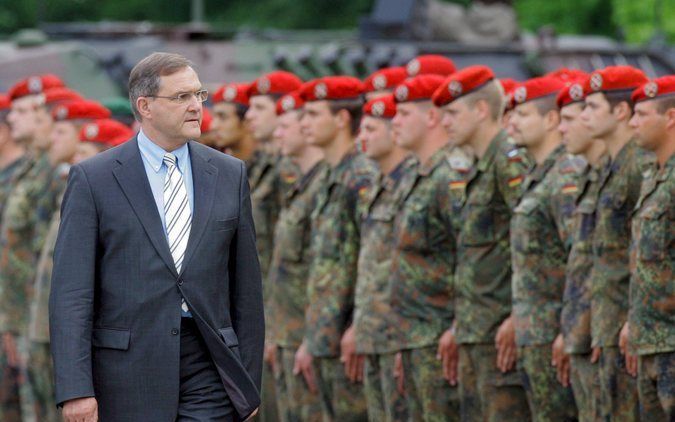 BERLIJN – Duitsland breidt de troepenmacht in Afghanistan later dit jaar uit met duizend soldaten. Dat heeft de Duitse minister van Defensie Franz Josef Jung dinsdag gezegd. Foto EPA