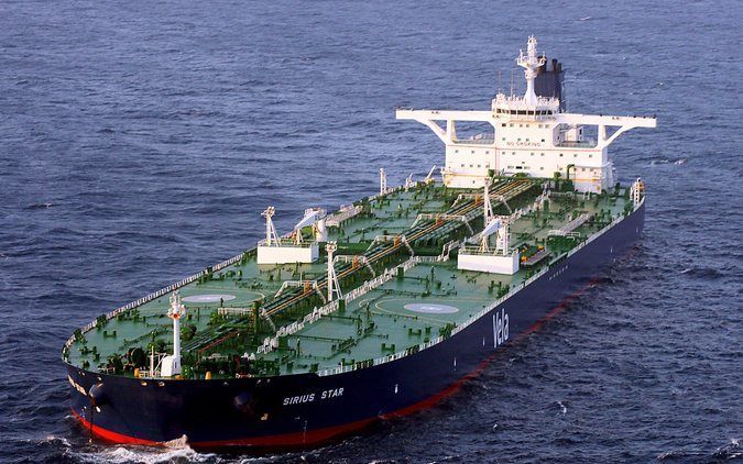 KUALA LUMPUR - Foto van de gekaapte Saoedische supertanker. Piraten hebben zaterdag voor de kust van Tanzania een Nederlands containerschip aangevallen dat onder de vlag van Hongkong vaart en een Tanzaniaanse bemanning heeft. Dat heeft het Internationaal 