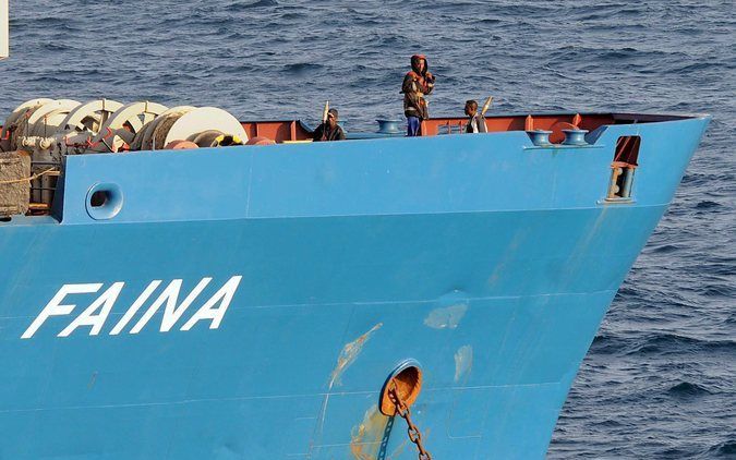 De bemanning van een Oekraïens schip dat voor de kust van Somalië is gekaapt, heeft geprobeerd te ontsnappen. De piraten dreigen daarom met „ernstige strafmaatregelen” tegen de twintig zeelieden. Dat heeft een woordvoerder van de kapers dinsdag gezegd. Fo