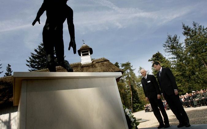 Er komt een onderzoek naar de identiteit van 27 onbekende doden die begraven liggen op het ereveld in Loenen. De Werkgroep Vermiste Personen Tweede Wereldoorlog van het Nederlandse Rode Kruis begint dat onderzoek op 12 mei. Dat gebeurt mede op verzoek van