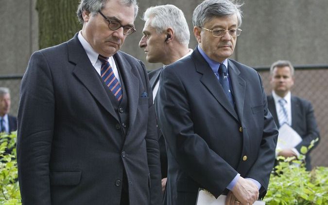 VUGHT - De Duitse ambassadeur Thomas Laufer (L) en de Israelische ambassadeur Harry Kney-Tal (R) namen vorig jaar deel aan de openbare herdenking bij Nationaal Monument Kamp Vught. ANP