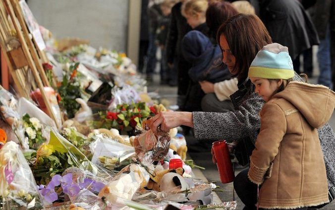 Bloemen bij de crèche in Dendermonde. Foto EPA