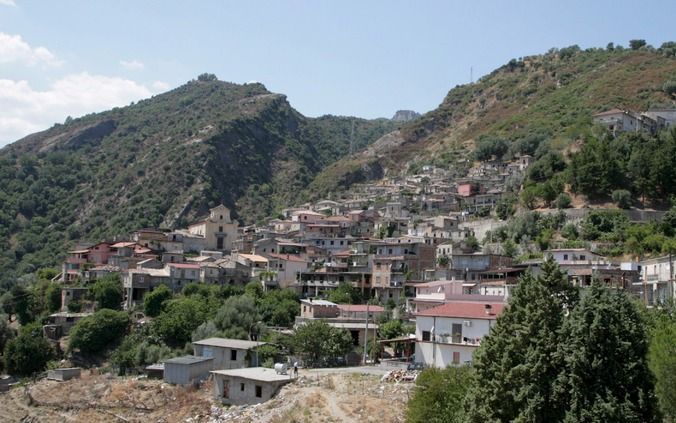 Dorpje in de arme provincie Calabrië, zuid-Italië. Foto EPA