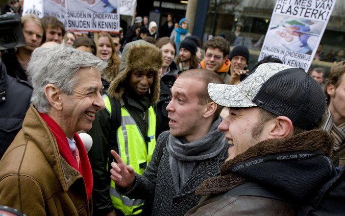 ROTTERDAM – Het hoger onderwijs moet toegankelijk blijven voor studenten uit alle lagen van de bevolking. Dat heeft minster Plasterk (Onderwijs) donderdag gezegd tijdens een demonstratie van Rotterdamse studenten. Foto ANP