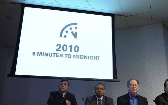 NEW YORK - De Doomsday Clock staat nu op zes voor twaalf. Foto EPA