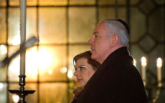 De Israëlische premier Benjamin Netanyahu bezoekt samen met zijn vrouw Sarah de Portugese synagoge in Amsterdam. Foto ANP