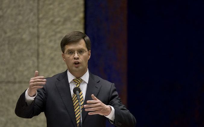 Het staat de PvdA vrij om een parlementaire enquête te steunen als zij vindt dat na het commissierapport een vervolgonderzoek nodig is. Dat zei premier Balkenende vanmiddag in het Irakdebat. Foto ANP