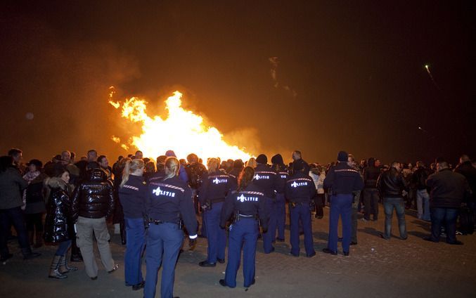 Vaak problemen rond een vreugdevuur. Foto ANP