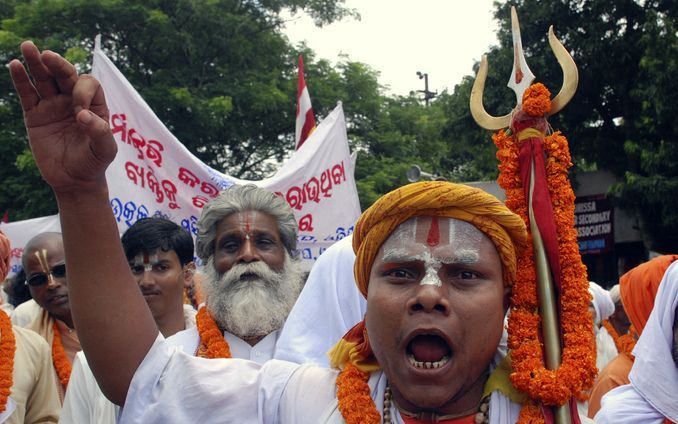 BHUBANESHWAR – Hindoes protesteren in de Oost Indiase deelstaat Orissa na de moord op hindoeleider Swami Saraswati. Foto EPA