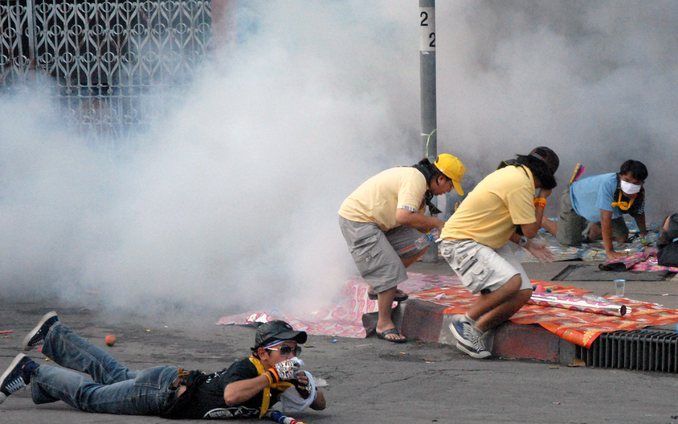 Mensen betogen in Bangkok tegen de regering. Foto EPA