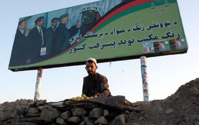 AMSTERDAM – De Taliban zouden donderdag, op de dag van de verkiezingen in Afghanistan, een zelfmoordaanslag willen plegen in Tarin Kowt in Uruzgan. Foto EPA