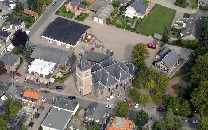 EDE – Luchtfoto van het centrum van Lunteren, een van de kernen van de gemeente Ede waar volgens onderzoekers een gebrek aan respect voor gezag zou zijn. Foto Bram van de Biezen