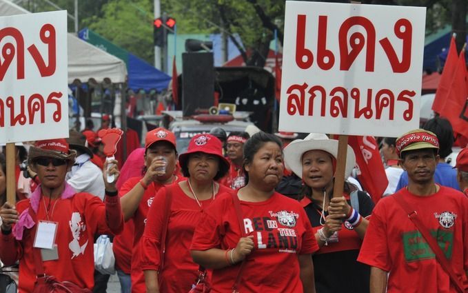 Roodhemden in de straten van Bangkok. Foto EPA