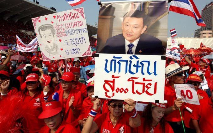 Aanhangers van ex–premier Thaksin Shinawatra demonstreren in Bangkok. Foto EPA