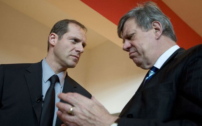 ROTTERDAM - Burgemeester Opstelten (rechts) en Christian Prudhomme, directeur van de wielerronde, tijdens de perspresentatie van de Tourplannen in Rotterdam. Foto ANP