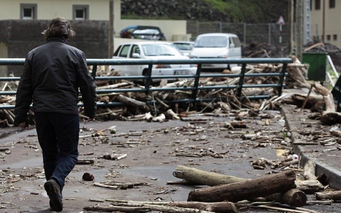 Puin in de straten van Madeira. Foto EPA