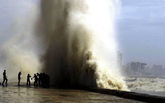 CALCUTTA - Een cycloon in het oosten van India heeft dinsdagavond aan zeker 29 mensen het leven gekost. Ruim honderd huizen werden door de krachtige storm verwoest. Een woordvoerder van de politie van de deelstaat West-Bengalen heeft dit woensdag bekendge