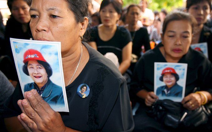 In Bangkok rouwen mensen om de dood van de zus van de Thaise koning, prinses Galyani Vadhana. Foto EPA