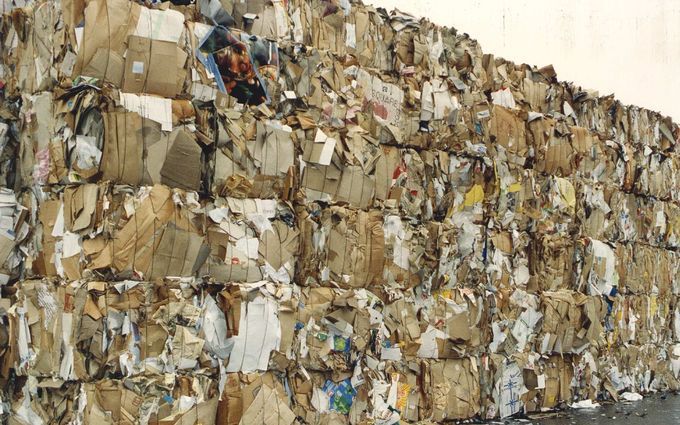 Doordat hoogovens, smelterijen en papierfabrieken de productie hebben verlaagd, is de vraag naar oud papier en metaal drastisch gedaald. Twee brancheorganisaties hebben donderdag hulp gevraagd van de Nederlandse overheid. Foto ANP