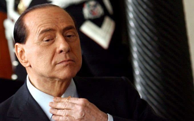 ROME – De advocaat voor belastingzaken van de Italiaanse premier Silvio Berlusconi, de Brit David Mills, is gisteren veroordeeld tot 4,5 jaar cel wegens corruptie. Foto EPA