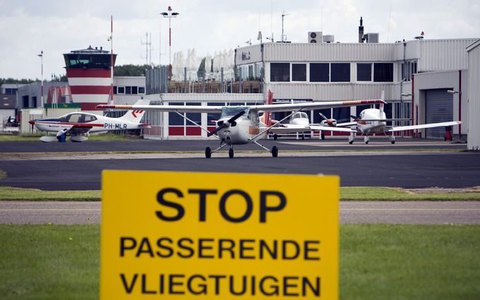 Het Nunspeetse gemeentebestuur liet weten graag draagvlak te creëren bij het ministerie van Verkeer en Waterstaat voor de door de gemeenten Harderwijk en Nunspeet voorgestelde alternatieve vliegroute. Foto ANP