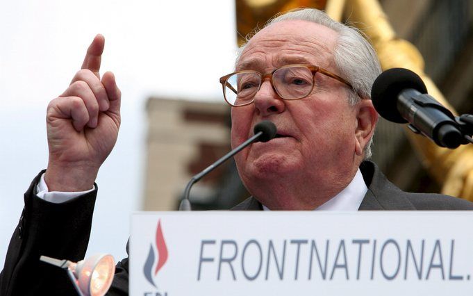 De Franse anti-immigrantenpartij Front National (FN) verkoopt zijn hoofdkwartier aan de universiteit van Shanghai, aldus FN-leider Jean-Marie Le Pen dinsdag. De partij verkeert al langer in financiële problemen en zou met een schuld van 9 miljoen euro kam