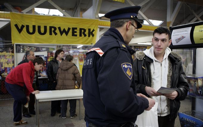 Het Korps Landelijke Politiediensten (KLPD) zet tijdens de komende jaarwisseling 600 agenten in om de 25 politieregio’s te ondersteunen. Foto ANP