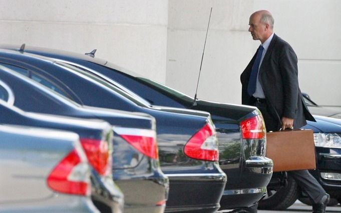 Het hoofd van GM Europa, Carl–Peter Forster arriveert voor onderhandelingen in Berlijn. Foto EPA