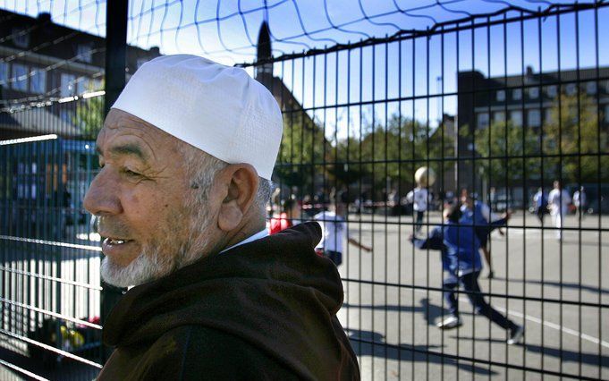 „Waar mogelijk kunnen we samenwerken met moslims, maar ook als de geloofsverschillen te groot zijn, geldt altijd nog de Bijbelse opdracht om vredestichters te zijn. Kerken kunnen hier een rol in spelen door een dam op te werpen tegen vijanddenken.” Foto A