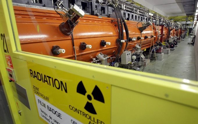 PARIJS – Een medewerker bij het Europese nucleaire onderzoeksinstituut CERN is opgepakt door de Franse autoriteiten omdat hij banden zou hebben met de terreurorganisatie al-Qaida. Dat hebben bronnen rond het onderzoek vrijdag laten weten. Foto EPA