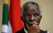 JOHANNESBURG – De Zuid-Afrikaanse president Thabo Mbeki heeft woensdag toegezegd dat het leger mag worden ingezet tegen de uitbarstingen van geweld tegen vreemdelingen. Dat heeft al aan 42 mensen het leven gekost. Foto EPA