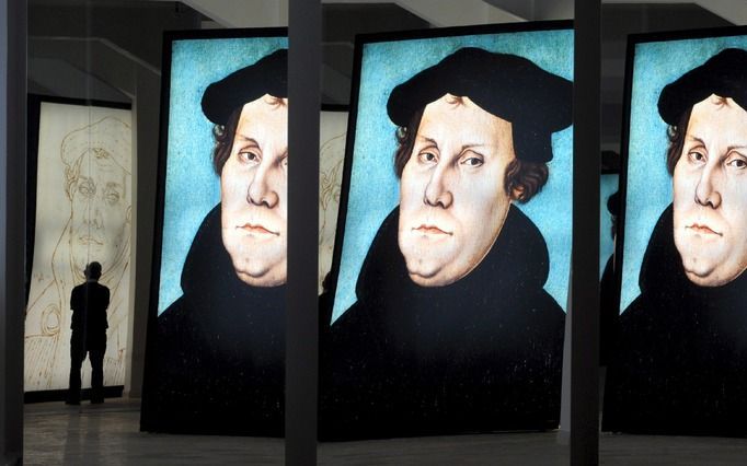 UTRECHT – Alleen door ervaring word je theoloog. Dit woord van Luther, dat ooit als ‘opdracht’ en persoonlijk aandenken in een boek werd geschreven dat prof. dr. M. Matthias juist had aangeschaft, vormde woensdag de leidraad van zijn inaugurele rede. Hij 