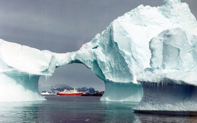 WASHINGTON - Het ijs op Antarctica zou sneller afbrokkelen dan wetenschappers eerder hebben voorzien.