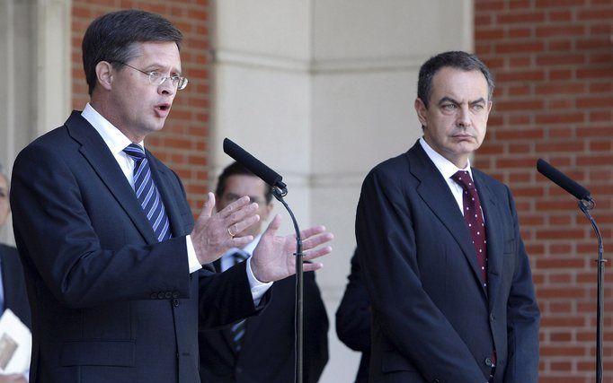 MADRID - Premier Balkenende en zijn Spaanse ambtgenoot José Luis Rodríguez Zapatero tijdens een persconferentie na hun ontmoeting. Foto EPA