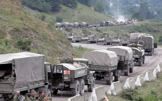 „De Russische invasie had tot resultaat dat Georgië niet alleen Zuid-Ossetië maar ook de andere separatistische regio –Abchazië– geheel verloor.” Foto: Russische troepen in Zuid-Ossetië op 10 augustus 2008. Foto EPA