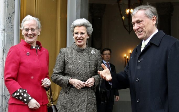 Koningin Margrethe links op de foto. Foto EPA.