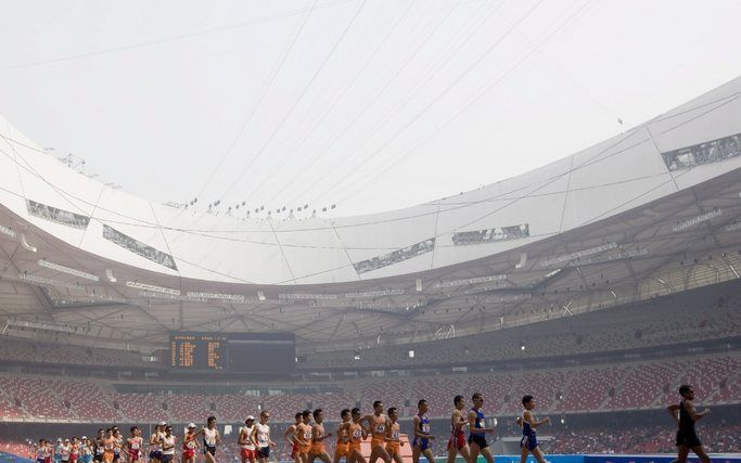 Het nationale stadion van Peking, ook wel het Vogelnest, is klaar voor de opening van de Spelen. Foto EPA