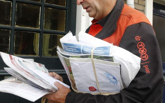 Vakbondsleden hebben het cao-akkoord dat de bonden waren overeengekomen met postbedrijf TNT naar de prullenmand verwezen. Foto ANP