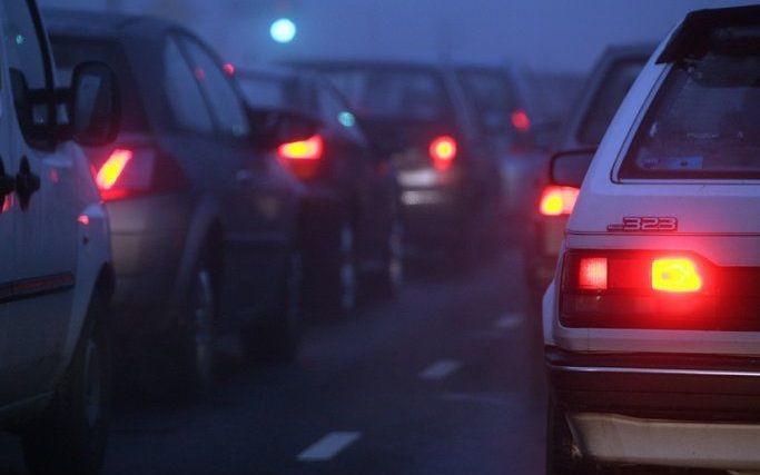 DEN HAAG – De donderdagavondspits was uitzonderlijk druk. Op het hoogtepunt, rond zessen, stond er ruim 437 kilometer file op de snelwegen. Normaal staat er ongeveer 250 kilometer file tijdens de spits. Foto ANP