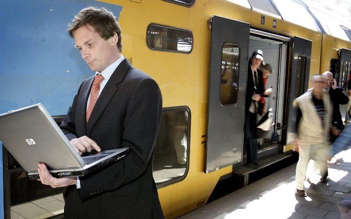 UTRECH – De eerste intercity van de Nederlandse Spoorwegen (NS) met internet aan boord gaat eind volgende maand rijden. De trein zal op diverse routes worden ingezet, zo zei een woordvoerster van het bedrijf donderdag. Foto ANP