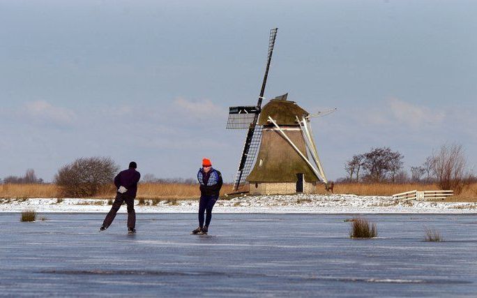 Het Friese waterschap Wetterskip Fryslân gaat 27 molens testen om te onderzoeken of ze nog steeds gebruikt kunnen worden om polders leeg te malen. Foto: Molen bij Rijperskerk. Archieffoto ANP