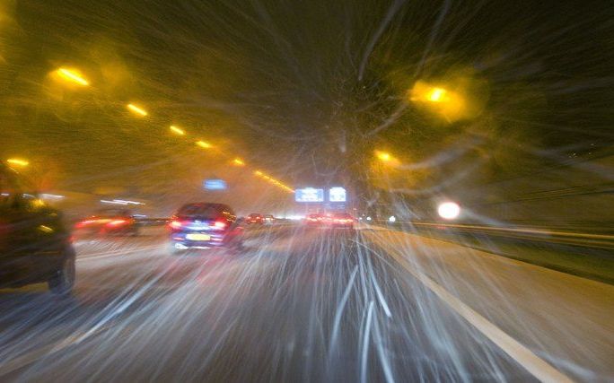 Minister Eurlings wil verwarring door verschillende alarmregelingen in het verkeer voorkomen. Foto ANP